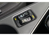 運転席と助手席それぞれにシートヒーターも装備。気候や、お客様の体調に合わせて段階を調整できます。