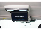 アルパインフリップダウンモニター付です!