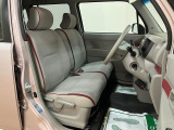 ひろびろ座れるベンチシートを採用!ゆったり乗れるので長距離運転も快適です♪