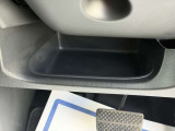 運転席周辺の収納も充実したドライバーズロアポケット。細かな使い勝手にも配慮されています。