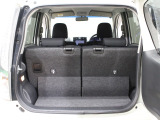 リアシートの後方に日常生活には充分なラゲッジスペースがあります