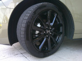 アルミホイールを装備しております。