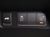 ★使いやすさや安全性を追求したステアリング周り!高級車ゆえにスイッチ類が多いのも特徴ですね!考え尽くされた配置ですぐに使いこなす事が出来ますのでご安心下さい!是非、体感してみて下さい!!