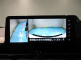 左サイドカメラとフロントカメラ運転席から死角となりやすい車両左前部分や前方もバッチリ見えます
