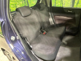 後部座席も気になるようなキズ・汚れやへたり等、大きなダメージはなく、良好な状態です。