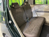 後部座席も気になるようなキズ・汚れやへたり等、大きなダメージはなく、良好な状態です。