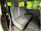 後部座席も気になるようなキズ・汚れやへたり等、大きなダメージはなく、良好な状態です。