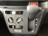 車内を快適に保つ、マニュアルエアコン付き♪