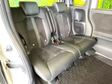 後部座席も気になるようなキズ・汚れやへたり等、大きなダメージはなく、良好な状態です。