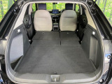 後席を格納すると、これだけの広さが!シーンに合わせたシートアレンジで、大きな荷物も積むことが出来ます♪