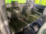 3列目シートはもちろん状態良好☆大人でもゆったりと座って頂けますので、大人数でのお出かけもラクラクです♪ご家族で、気の知れた仲間で、ドライブに行くのが楽しみですね♪