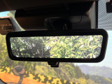 【デジタルインナーミラー】後席の大きな荷物や同乗者で後方が確認しづらい時でも安心!カメラが撮影した車両後方の映像をルームミラー内に表示。クリアな視界で状況の確認が可能です!