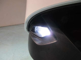 フロントLEDフォグランプです鮮やかな日光色で明るく足元を照らします。