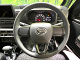 ステアリングも使用感が少なく、きれいな状態となっております♪