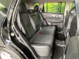 後部座席も気になるようなキズ・汚れやへたり等、大きなダメージはなく、良好な状態です。