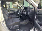 ドア開口部が広くシートはホールド性が良く長距離運転でも疲れにくいです!
