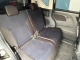 後部座席も気になるようなキズ・汚れやへたり等、大きなダメージはなく、良好な状態です。
