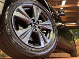 【純正18インチアルミホイール】外観にマッチした純正アルミホイールを装着しております。各種社外アルミホイールや、スタッドレスタイヤも取扱いしております。是非ご相談ください♪