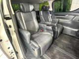 後部座席も気になるようなキズ・汚れやへたり等、大きなダメージはなく、良好な状態です。