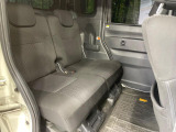 後部座席も気になるようなキズ・汚れやへたり等、大きなダメージはなく、良好な状態です。