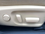 【パワーシート】スイッチ一つで簡単にシートの微調整が可能!電動だから力もいりません!快適なシートポジションにセットして、快適なドライブをお楽しみください。