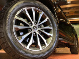 【純正19インチアルミホイール】外観にマッチした純正アルミホイールを装着しております。各種社外アルミホイールや、スタッドレスタイヤも取扱いしております。是非ご相談ください♪