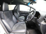 ゆったり室内で運転もしやすいです♪使い勝手の良い配置です。