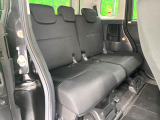 後部座席も気になるようなキズ・汚れやへたり等、大きなダメージはなく、良好な状態です。