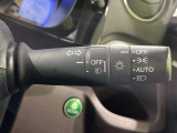 【オートライト】周りの明るさに応じて自動でヘッドライトの点灯・消灯ができる機能です!ライトの付け忘れ・消し忘れなどが無くなり、雨の日や夕方の走行も安心!トンネル通過時も便利ですね♪