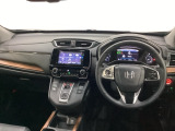 車内は光触媒抗菌消臭施工済です。インパネ周りはスタイリッシュなデザインです。グローブボックスやカップホルダーのほかにトレーなどたくさんの収納スペースが付いています。