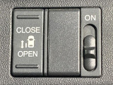 【パワースライドドア】スマートキーや運転席のスイッチでスライドドアの開閉が可能♪電動だから力を入れてドアを開ける必要が無く、小さいお子様でも、重い荷物を持っている時もラクに開け閉めできます♪