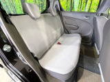 後部座席も気になるようなキズ・汚れやへたり等、大きなダメージはなく、良好な状態です。