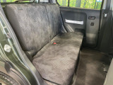 後部座席も気になるようなキズ・汚れやへたり等、大きなダメージはなく、良好な状態です。