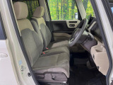 運転席シート廻りは使用感も少なく、良好な状態となっています。前オーナー様が丁寧に使っていたことがよくわかりますね。