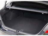 トランクが狭いと思っておりませんか?実際は大容量トランクです!旅行等の長距離ドライブも快適です!また、屋根付きスペースを完備しておりますので、夜間でも、雨でも雪の日だってゆっくりご覧頂けます。