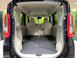 普段のお買い物や通勤、送迎等に十分な荷室スペースを確保しております。セカンドシートを倒すと、大きな荷物の積載も可能です♪