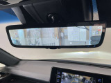 ドラレコ付きの社外品を取り付けることも可能です!最近はやりのデジタルルームミラーも気になる方は是非一度ご相談を!!