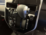 シンプルなストレート式フロアシフト!シフト操作簡単でらくらく!
