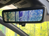 【デジタルインナーミラー】後席の大きな荷物や同乗者で後方が確認しづらい時でも安心!カメラが撮影した車両後方の映像をルームミラー内に表示。クリアな視界で状況の確認が可能です!
