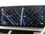 メーカー装着のナビを装備しております。