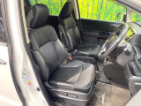 運転席シート廻りは使用感も少なく、良好な状態となっています。前オーナー様が丁寧に使っていたことがよくわかりますね。