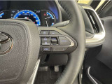 レーダークルーズコントロールを搭載しております。前車との距離をレーダーで測り一定の車間距離とスピードを保つとても便利な機能です。高速道路で楽に安心安全です!