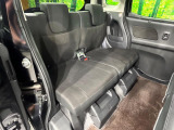 後部座席も気になるようなキズ・汚れやへたり等、大きなダメージはなく、良好な状態です。