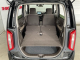 後部座席をたたむとこんなに広いスペースが!