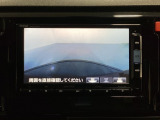 ギヤをR(バック)に入れるとナビの画面に後ろの映像が映るリアカメラ付です。後退時、コンディションが悪い視界でもカラーバックモニターがドライバーをサポートします。