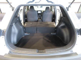 簡単に広がるラゲッジスペース♪可倒リヤシートを前に倒せばラゲッジスペースがさらに拡大!大きな荷物も収まります(^^)