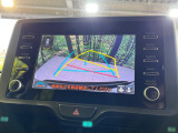 【バックカメラ】駐車時に後方がリアルタイム映像で確認できます。大型商業施設や立体駐車場での駐車時や、夜間のバック時に大活躍!運転スキルに関わらず、今や必須となった装備のひとつです!