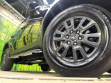 【純正18インチアルミホイール】外観にマッチした純正アルミホイールを装着しております。各種社外アルミホイールや、スタッドレスタイヤも取扱いしております。是非ご相談ください♪