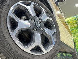 【純正15インチアルミホイール】外観にマッチした純正アルミホイールを装着しております。各種社外アルミホイールや、スタッドレスタイヤも取扱いしております。是非ご相談ください♪