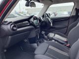 ◆LIBERALAは、輸入車選びの新たなスタイルを提案するインポート・セレクト・ブランドです。オーナー様となる方がクルマから直接感じる感性を第一にした、最良の一台との出会いをコーディネートいたします。